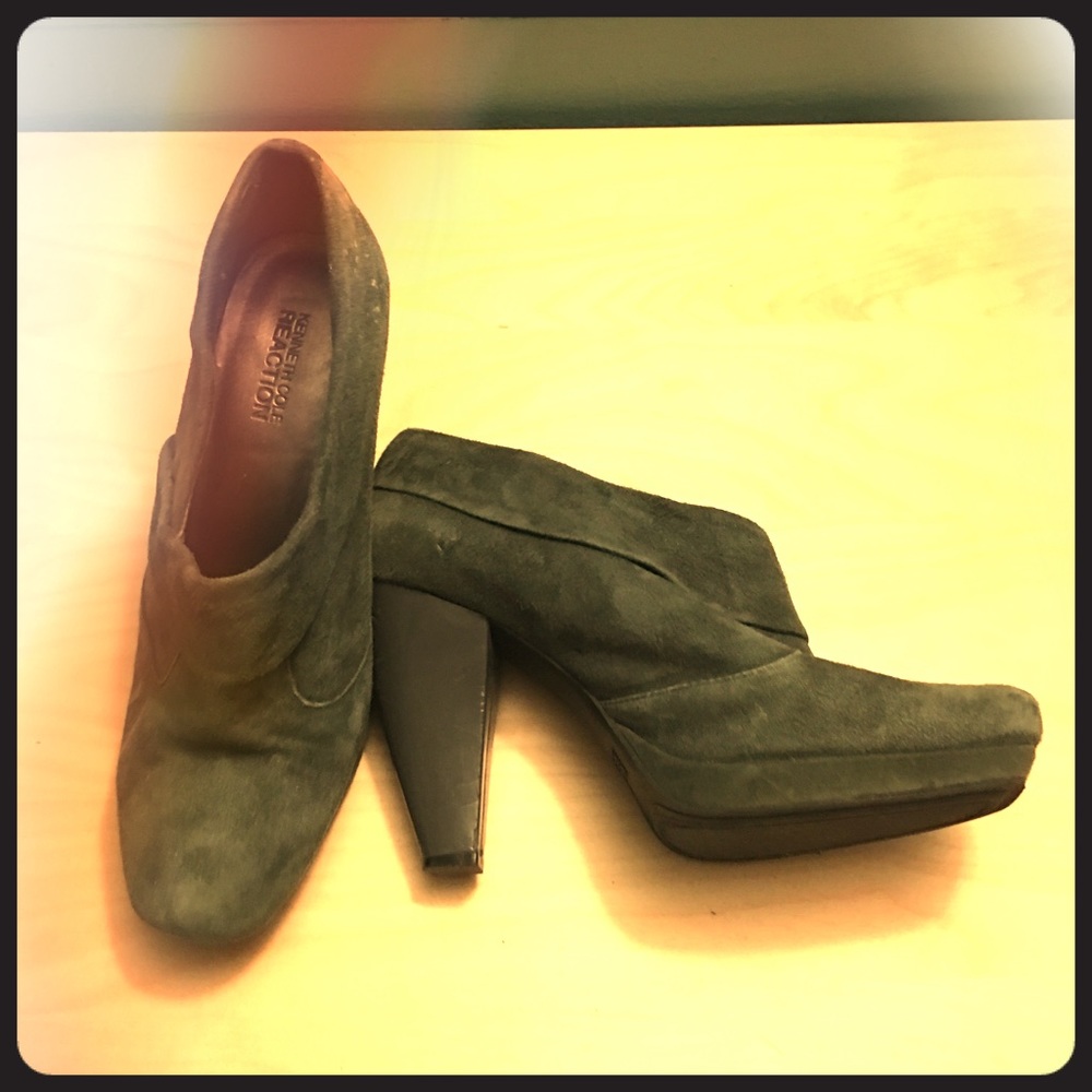 Awesome green suede Kenneth Cole Heels